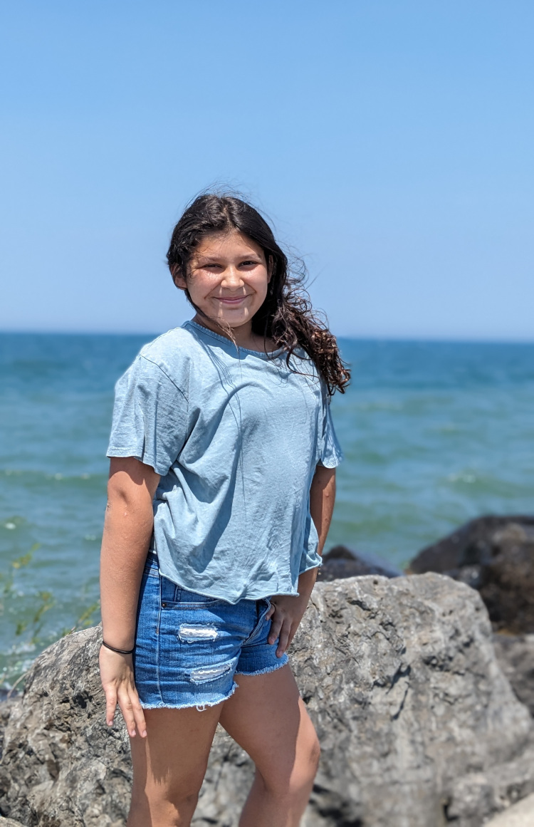 Mikaela in front of Lake Ontario